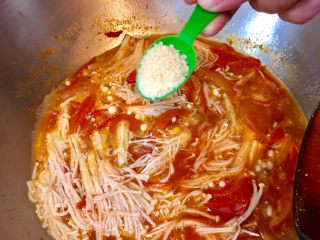 番茄燴金針菇,加入鮮味炒手翻炒