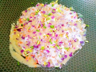 早餐+紫甘蓝卷饼,在煎饼上面撒入一点葱花