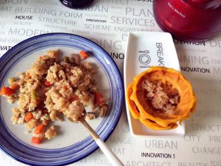 可以吃的魔法碗
胡萝卜米饭华夫碗,取出后，装入做好的香菇焖饭即可