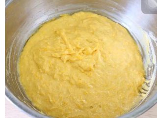 南瓜发糕,搅拌至糊状，盖上盖子或者保鲜膜发酵至两倍大