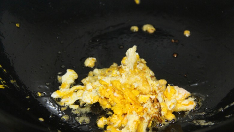 快手早餐鸡蛋火腿三明治,不要整蛋，把鸡蛋煎碎