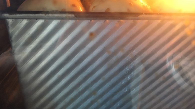 亚麻籽全麦吐司,烤箱预热180度，约40分钟