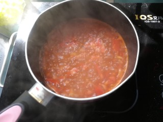 西红柿鸡蛋珍珠面,再加入1碗开水煮1分钟