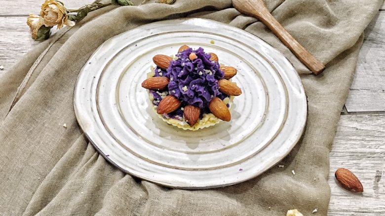 奶香紫薯泥杯子蛋糕,成品。