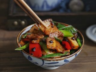 绿色美食+豆豉香干回锅肉
