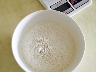 京酱肉丝水单饼卷,称重所需面粉250g