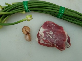 绿色美食+蒜苔炒肉丝,准备食材。