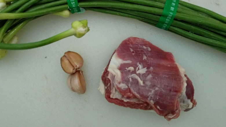 绿色美食+蒜苔炒肉丝,准备食材。