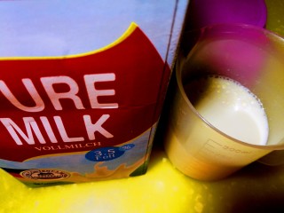 正宗双皮奶&蛋黄奶布丁,也用过脂肪含量3.5的一升装进口牛奶，也可以形成的奶皮。