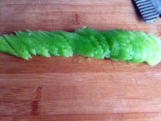 绿色美食+素炒三色螺旋莴苣,莴苣、胡萝卜都是这样切