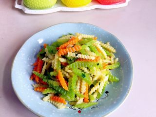 绿色美食+素炒三色螺旋莴苣