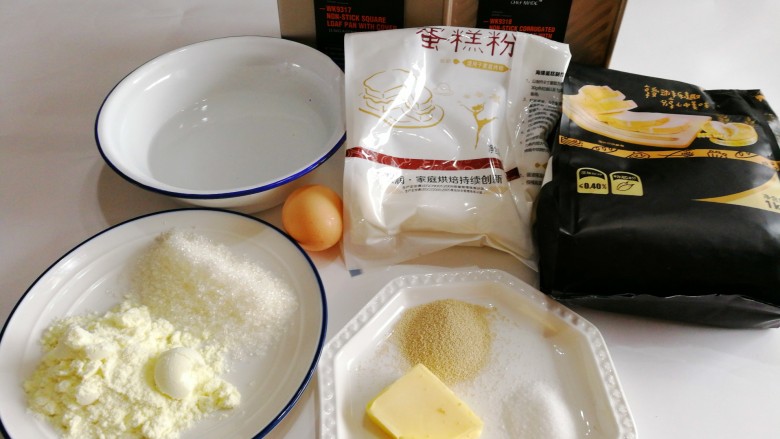 芝麻酱小土司,准备好原材料，南方天气热，继续采用后油后盐后酵母法操作。