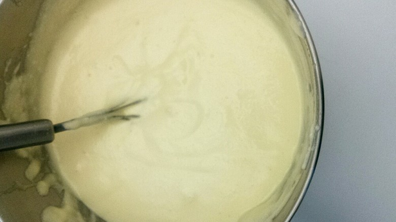 ins
麻薯芋泥肉松盒子蛋糕,蛋白分三次以28式翻拌手法与蛋黄糊拌匀