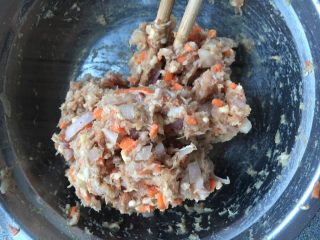 #绿色美食#西葫芦mini汉堡,用筷子搅拌上浆
