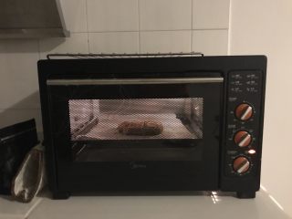 无油无糖意式脆饼,烤箱预热170度，放入烤20分钟