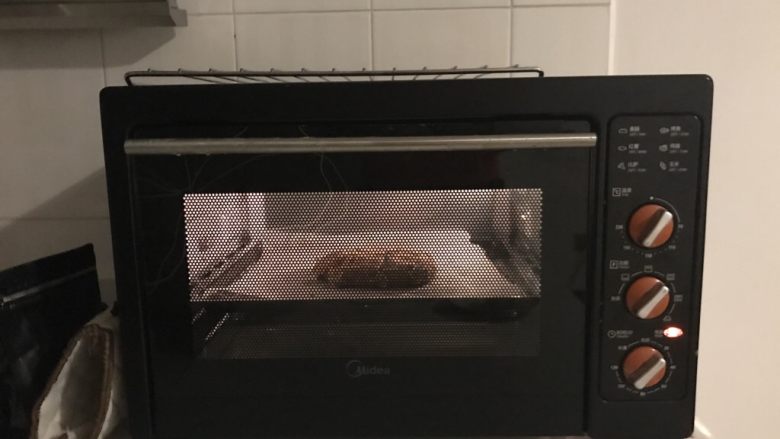 无油无糖意式脆饼,烤箱预热170度，放入烤20分钟