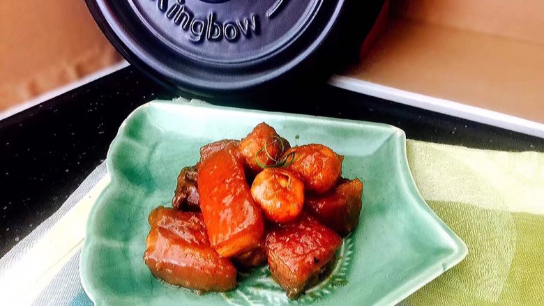 坤博砂锅－特色红烧肉,成品。