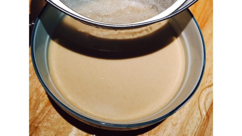 红枣椰奶糕,为了口感更佳细腻，建议最好过筛一下。