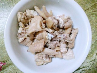 栗子香菇鸡煲,捞起来洗净