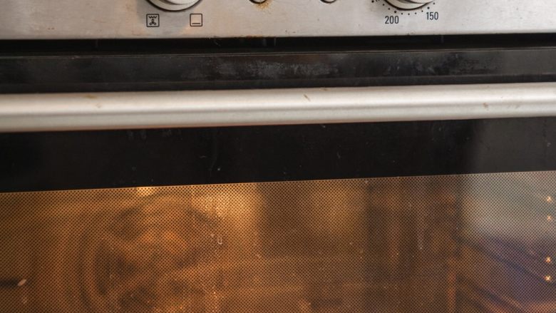 马卡龙,烤箱开热风模式，50度，吹10到15分钟