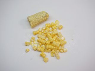 薯泥烩丸,玉米切割成粒