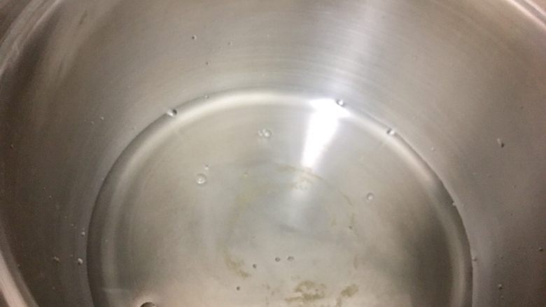 老菜脯燉雞湯,電鍋的外鍋倒入水200ml