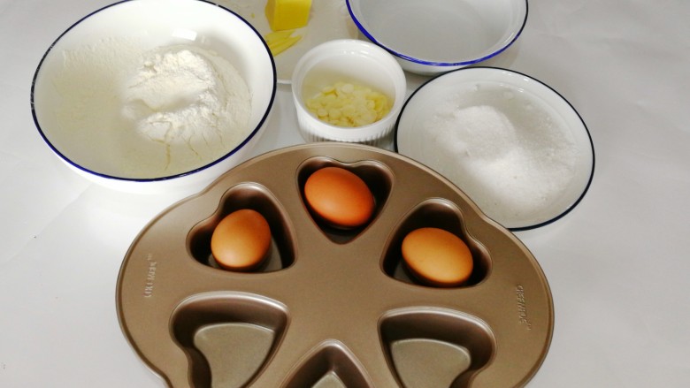 爱心杏仁片海绵蛋糕,准备好原材料。