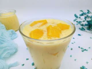 #冬喝暖饮夏吃冰#健康低卡-芒果酸奶昔,近看，极其诱惑。喜欢的一起做起来吧！