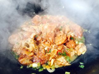 #绿色美食# 下饭神菜  面筋丝瓜煲,大火煮开，大约咕嘟3分钟左右。