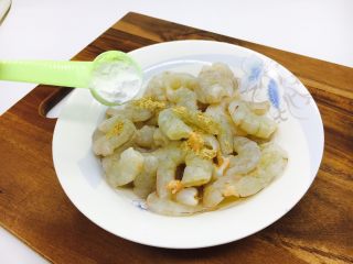 #绿色美食# 黄瓜炒虾仁,放1勺淀粉。