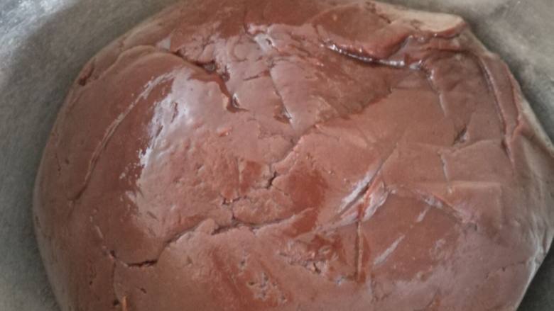 巧克力月饼（超详细）,用硅胶刀翻拌成光滑的面团。