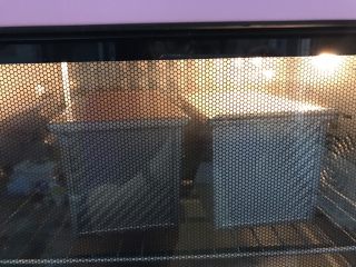 十足的软妹子——中种酸奶吐司,放入预热好的烤箱175度上下火下层烤40分钟左右
如果用三能吐司模具烤40分钟
如果用学厨吐司模具烤30分钟