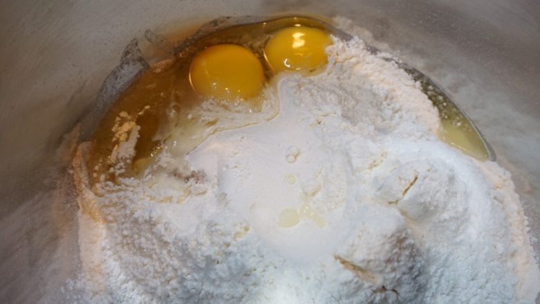 麦麸坚果吐司,加入鸡蛋（方子为一份量）