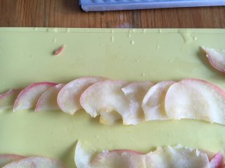 液种玫瑰棉花糖肉松吐司,从小到大把苹果片排好