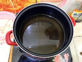 山药黑木耳胡萝卜排骨汤,煮一锅水，水量为锅子的三分之一！