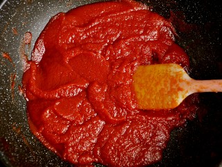 超级百搭实用――自制番茄酱,继续熬成酱状就好啦