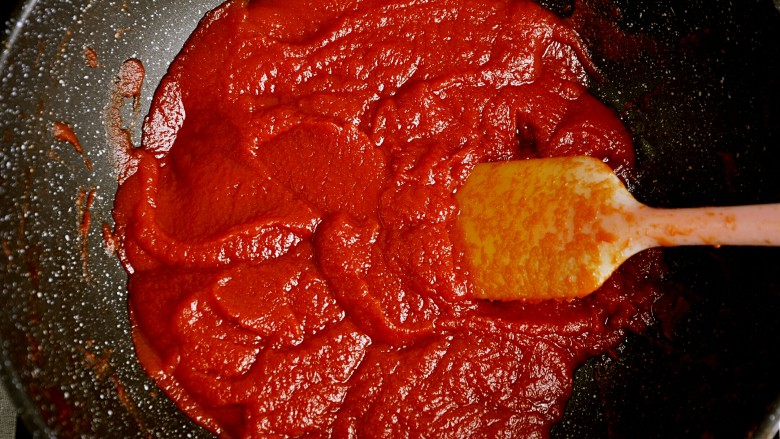 超级百搭实用――自制番茄酱,继续熬成酱状就好啦