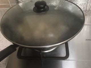 柠檬鸭,盖上锅盖，转小火，焖煮5分钟