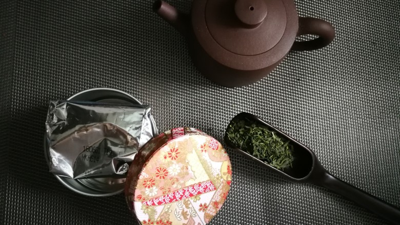 #剩米饭的百种做法# 茶泡饭,准备日式煎茶，紫砂茶壶。