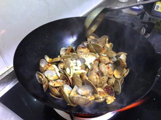 辣炒花蚬子,蒜片、盐、蚝油