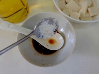 豉汁蒸豆腐,加入半勺生粉