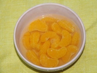 橘子果冻,煮到橘子软烂，盛出