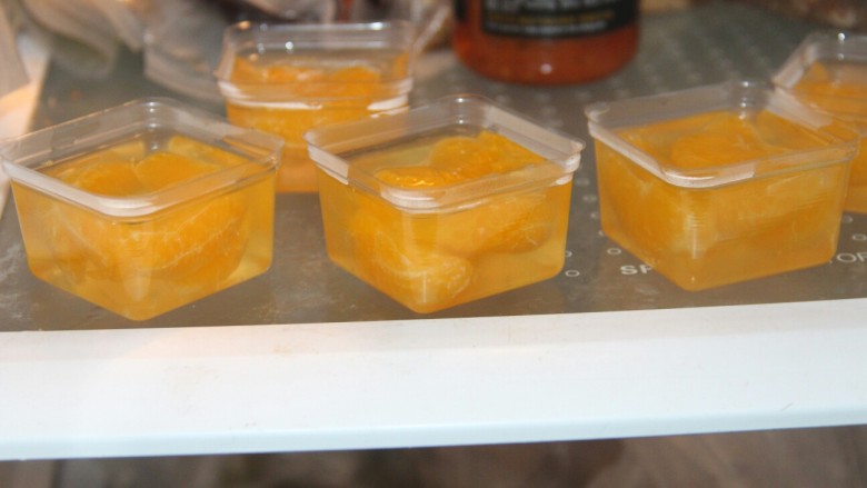 橘子果冻,放入冰箱冷藏两个小时