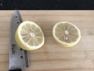 苹果酱～自制更安全,柠檬切半个