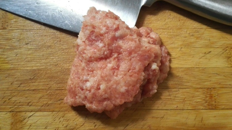 芋头葛根粉饺子,剁成肉末。