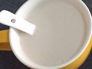 红糖燕麦牛奶饮#冬喝暖饮夏吃冰#,倒入杯中，稍晾凉就可以喝啦！