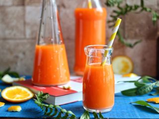橙色水果汁