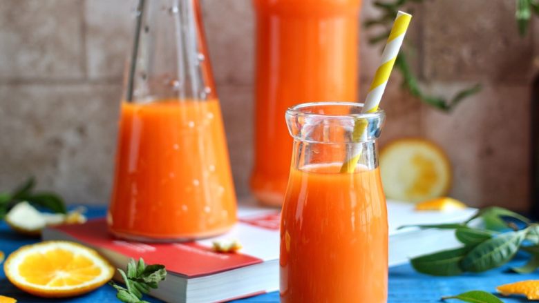 橙色水果汁