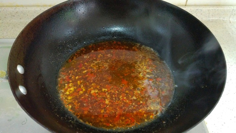 青花椒豉汁蒸排骨,加一小碗水烧开