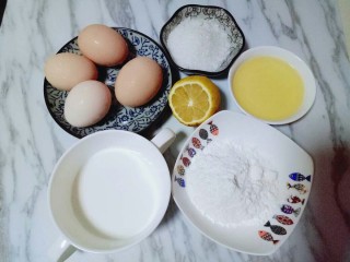 #甜味#可可戚风蛋糕,准备好食材，鸡蛋是5只。并称重。